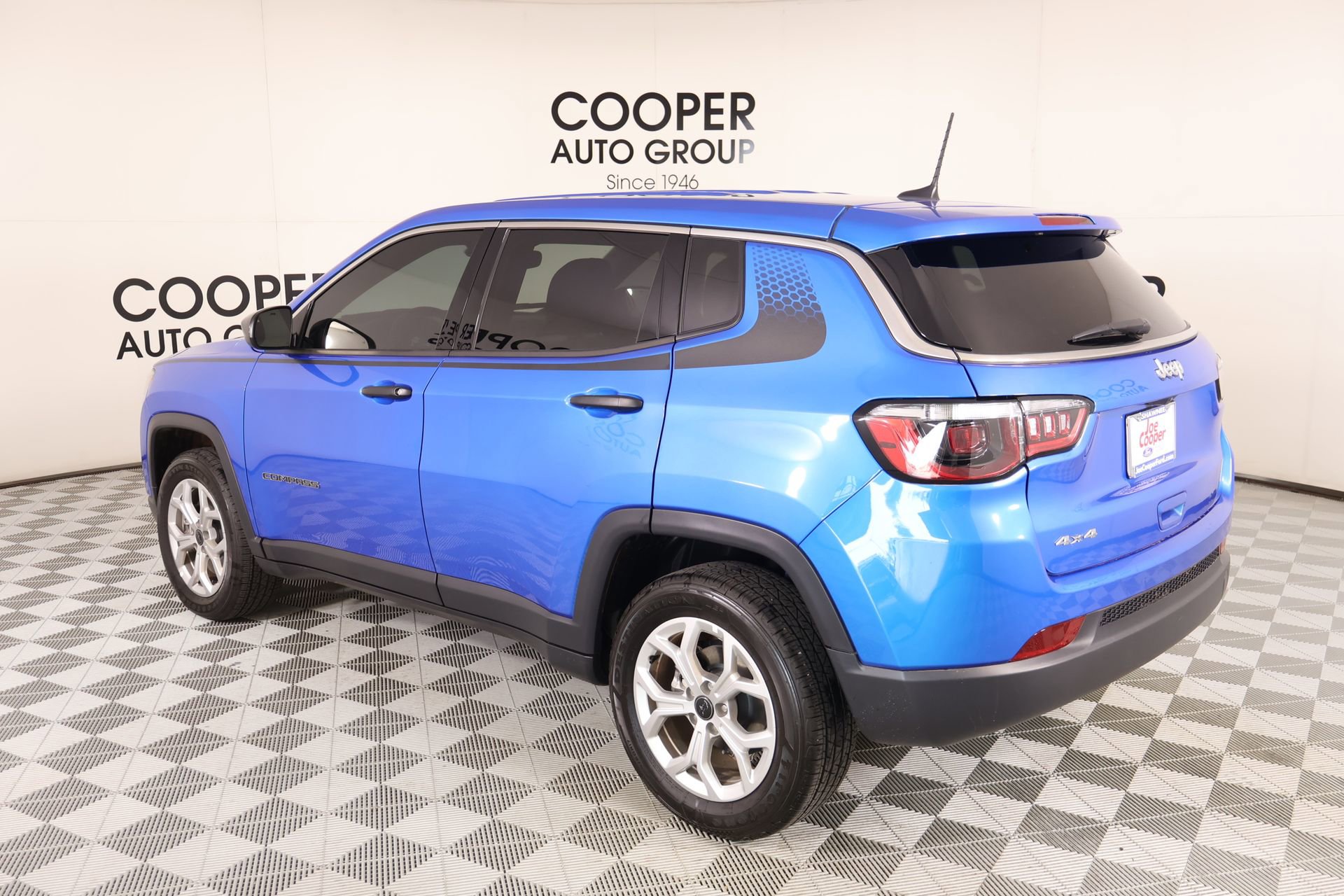 Used 2025 Jeep Compass Sport w/ Mopar Graphics Package AWD/4WD image 21