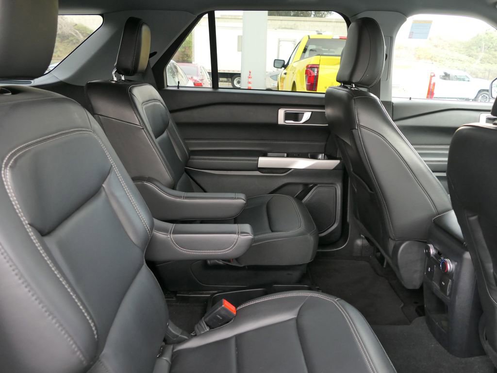 Used 2021 Ford Explorer XLT w/ Equipment Group 202A image 24