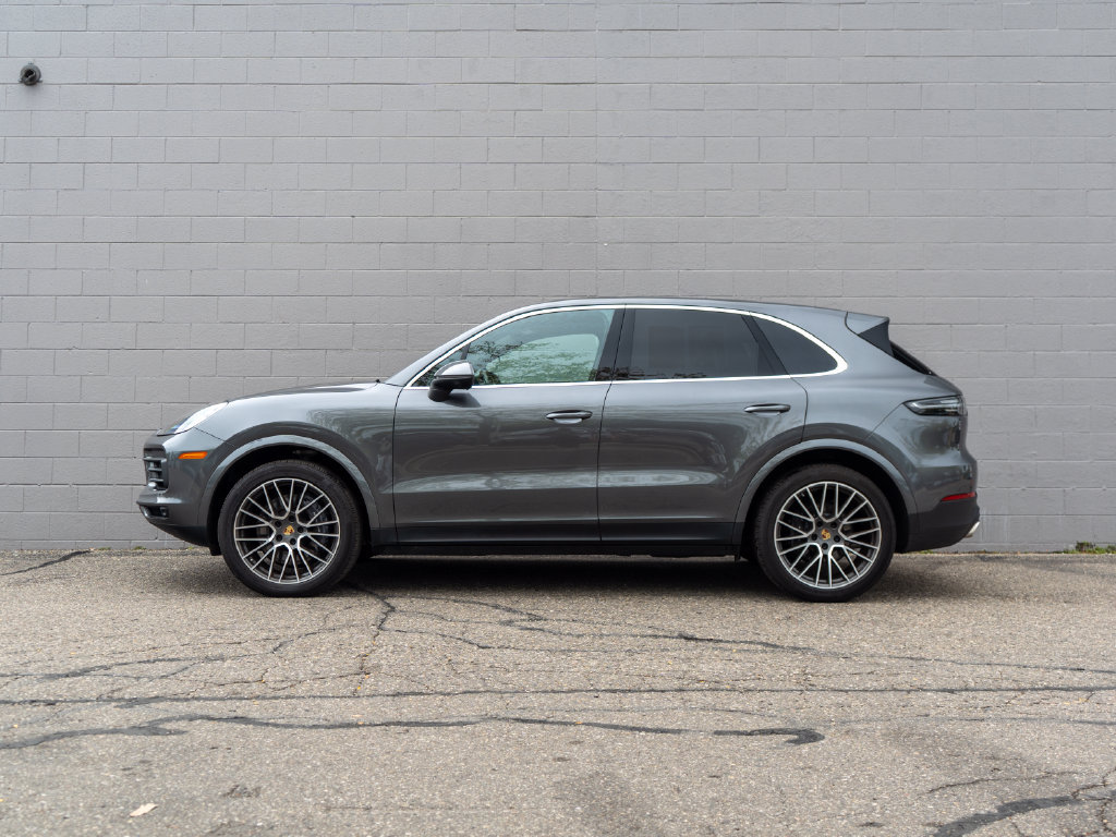 Used 2023 Porsche Cayenne AWD/4WD image 2