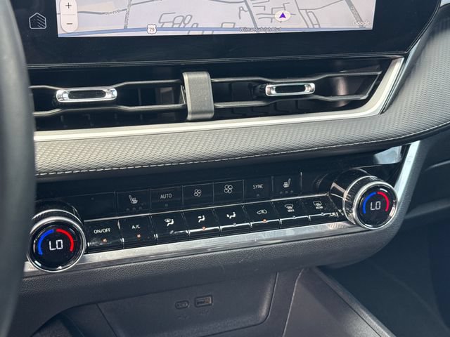 Used 2026 Chevrolet Equinox LT w/ Convenience Package II FWD image 24