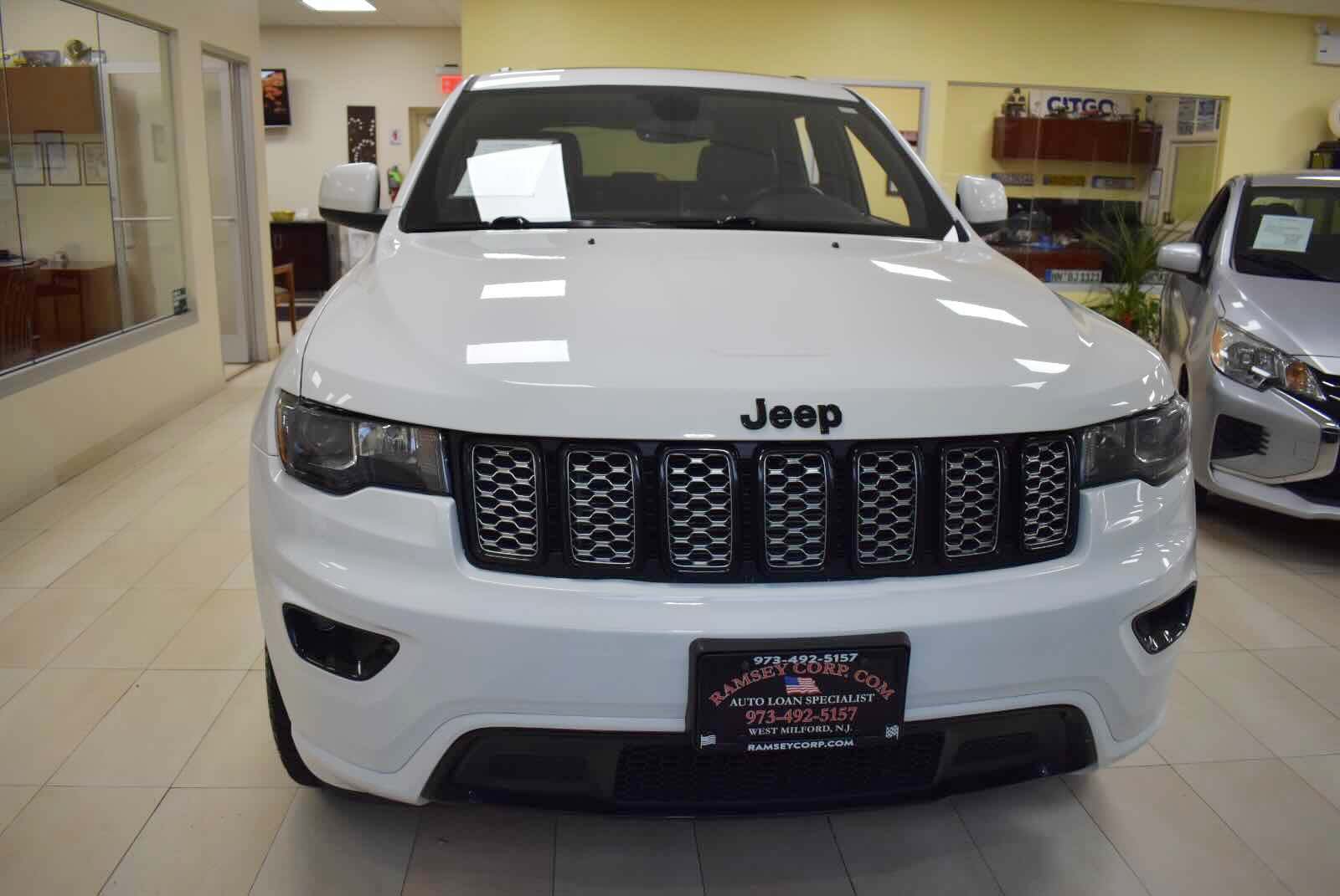 Used 2019 Jeep Grand Cherokee Altitude AWD/4WD image 9