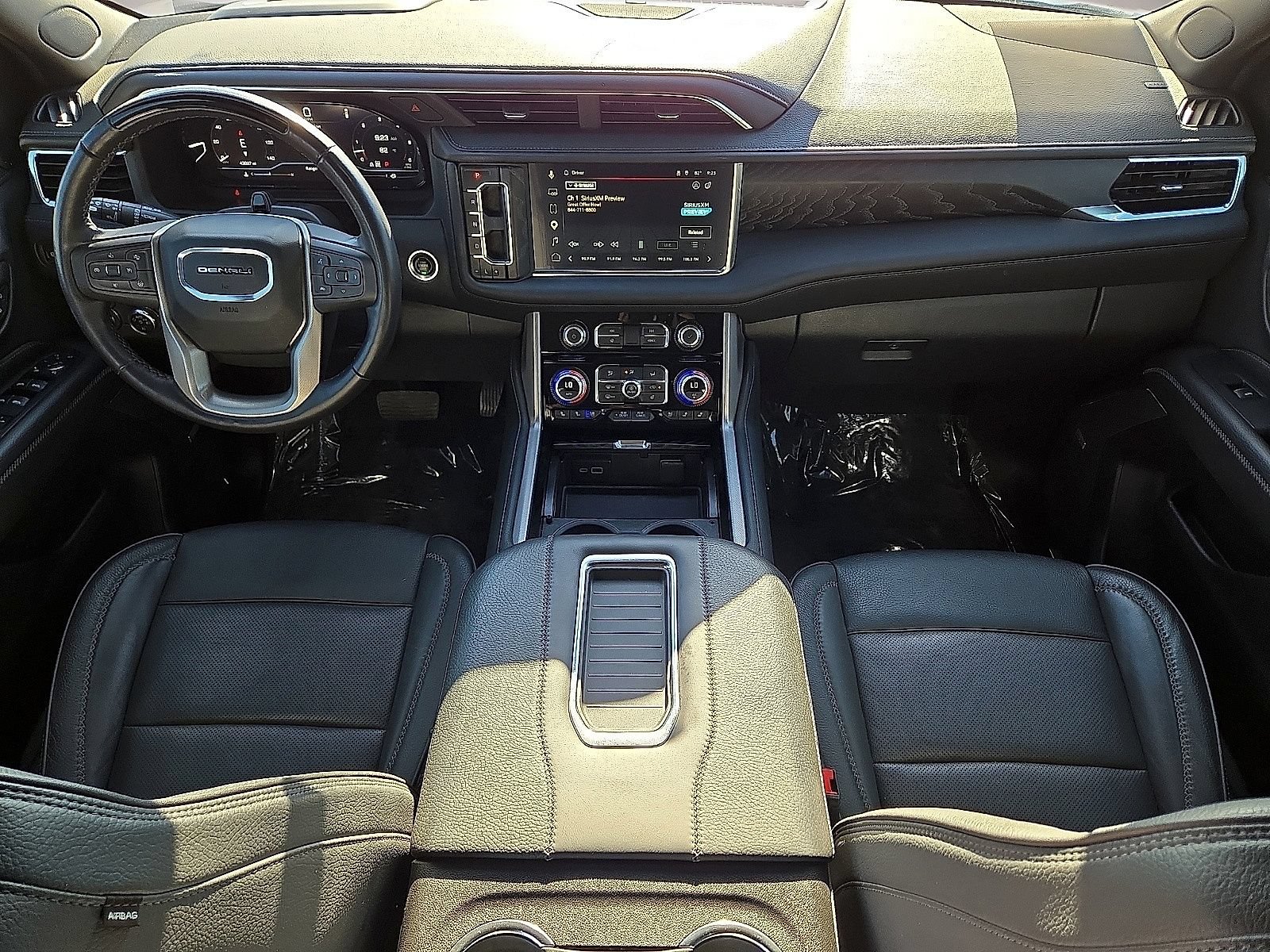 Used 2024 GMC Yukon XL Denali w/ Advanced Technology Package AWD/4WD image 19
