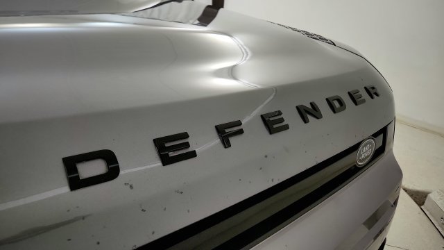 Used 2022 Land Rover Defender 110 X-Dynamic SE AWD/4WD image 31