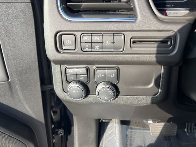 Used 2024 Chevrolet Suburban RST w/ Luxury Package image 21