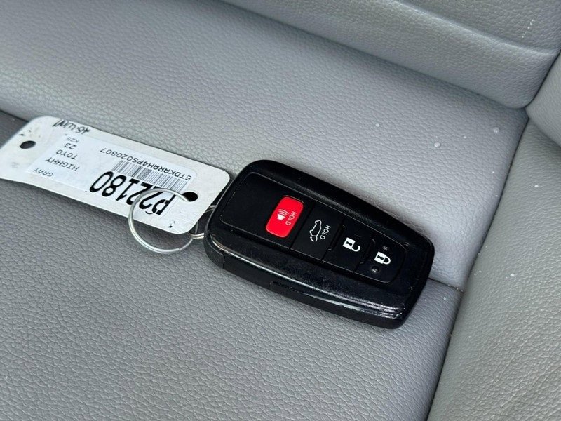 Used 2023 Toyota Highlander XLE image 27