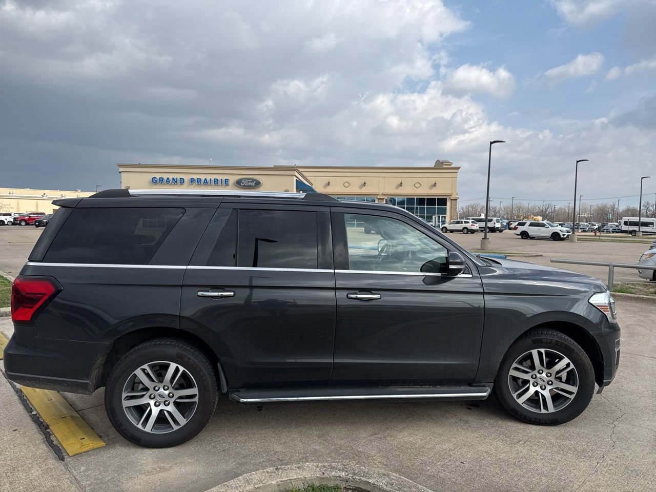 Used 2023 Ford Expedition Limited image 18