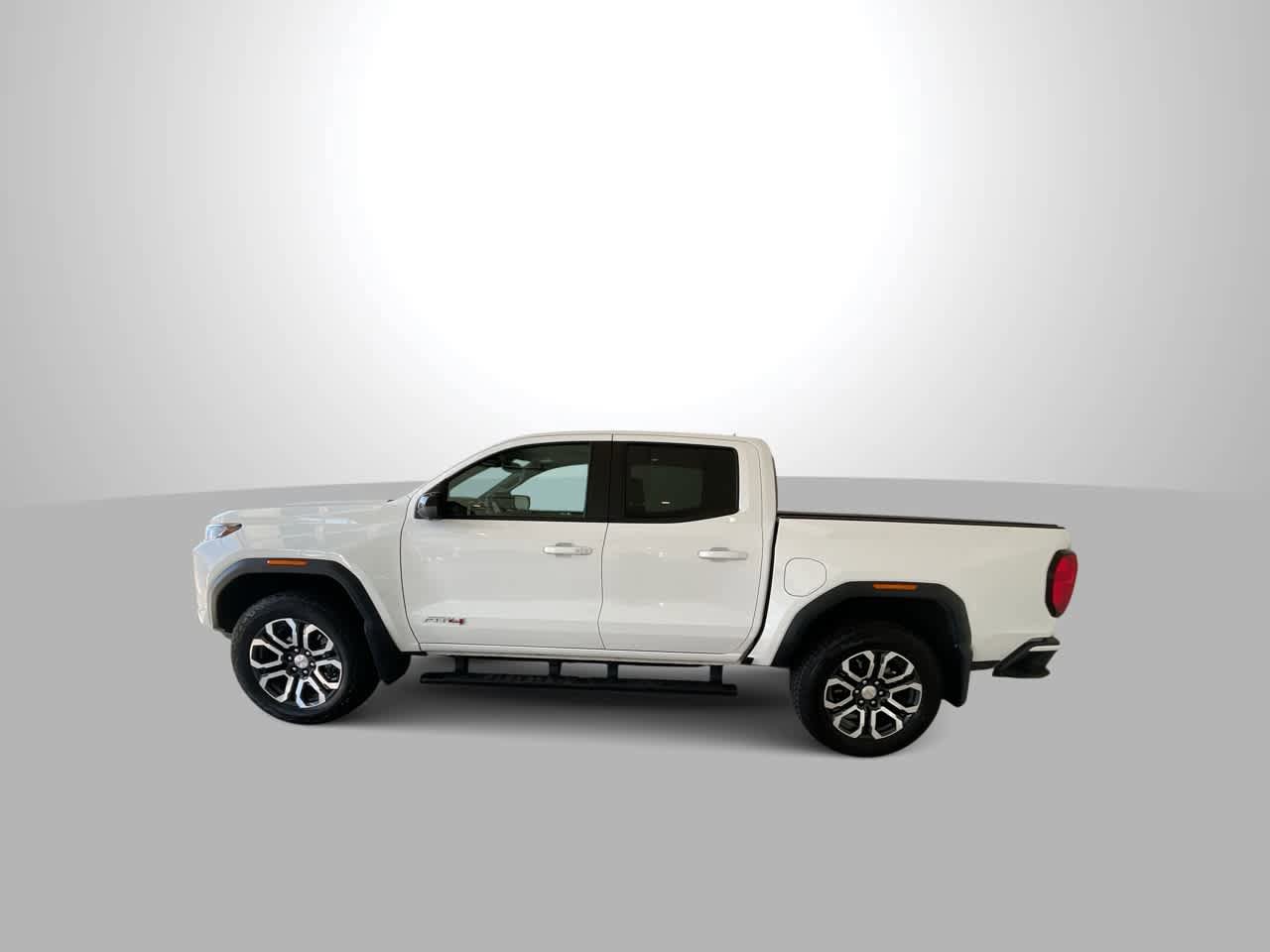 Used 2024 GMC Canyon AT4 w/ AT4 Premium Package AWD/4WD image 5
