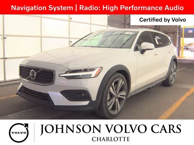 Used 2025 Volvo V60 B5 Cross Country Plus image 3