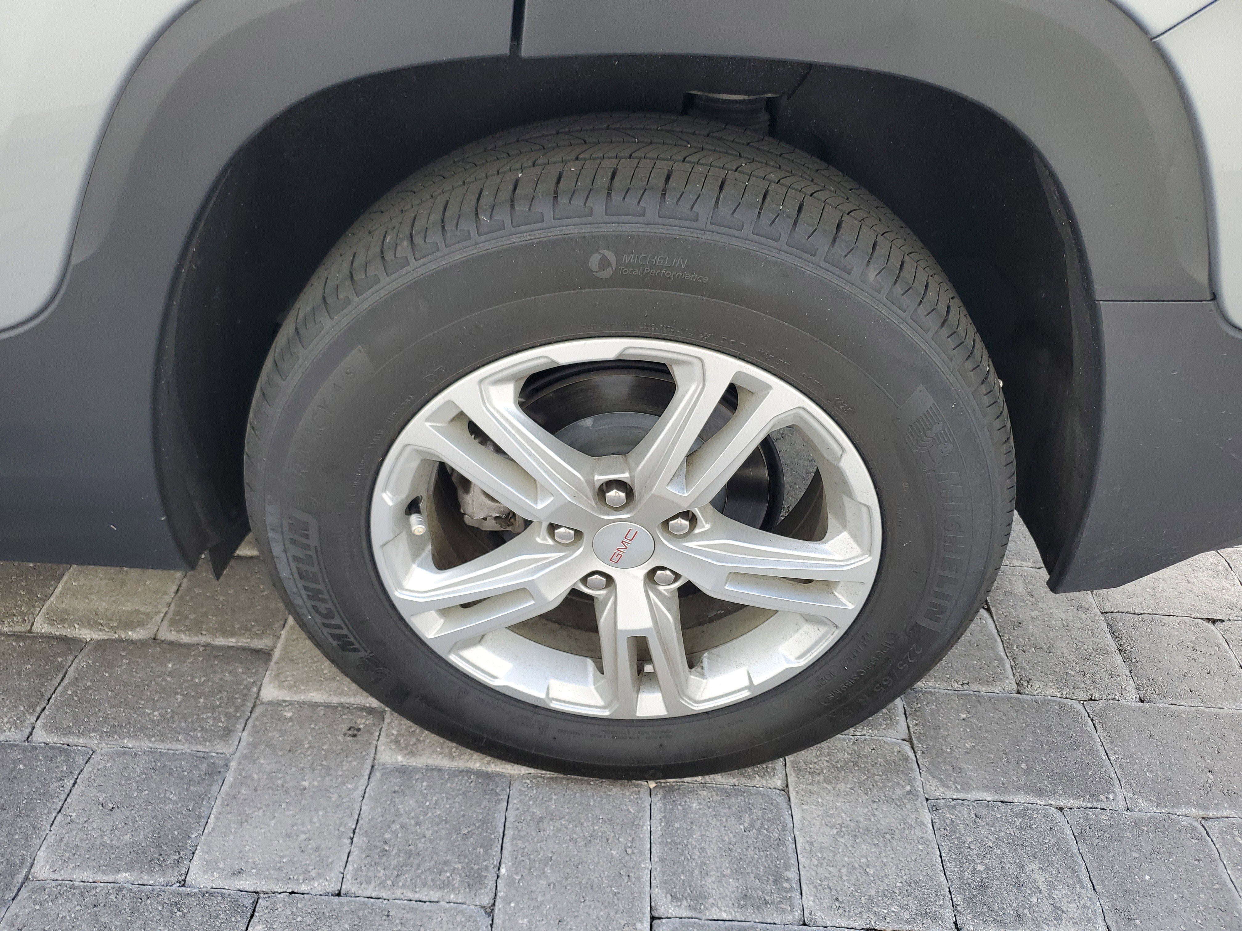 Used 2024 GMC Terrain SLE w/ Driver Convenience Package image 9