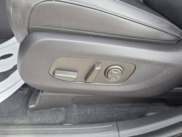 Used 2025 Kia Carnival EX FWD image 31