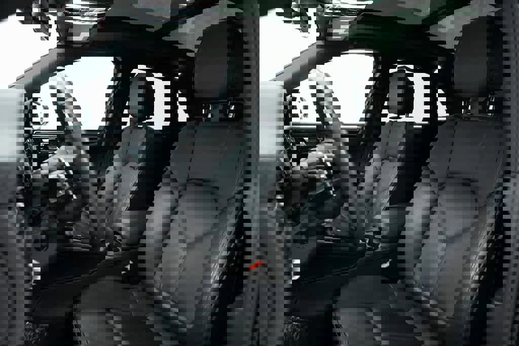 Certified 2025 Porsche Macan image 5