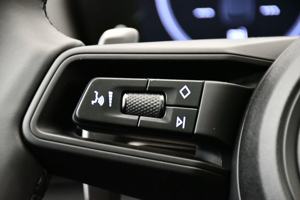 Certified 2025 Porsche Cayenne image 24