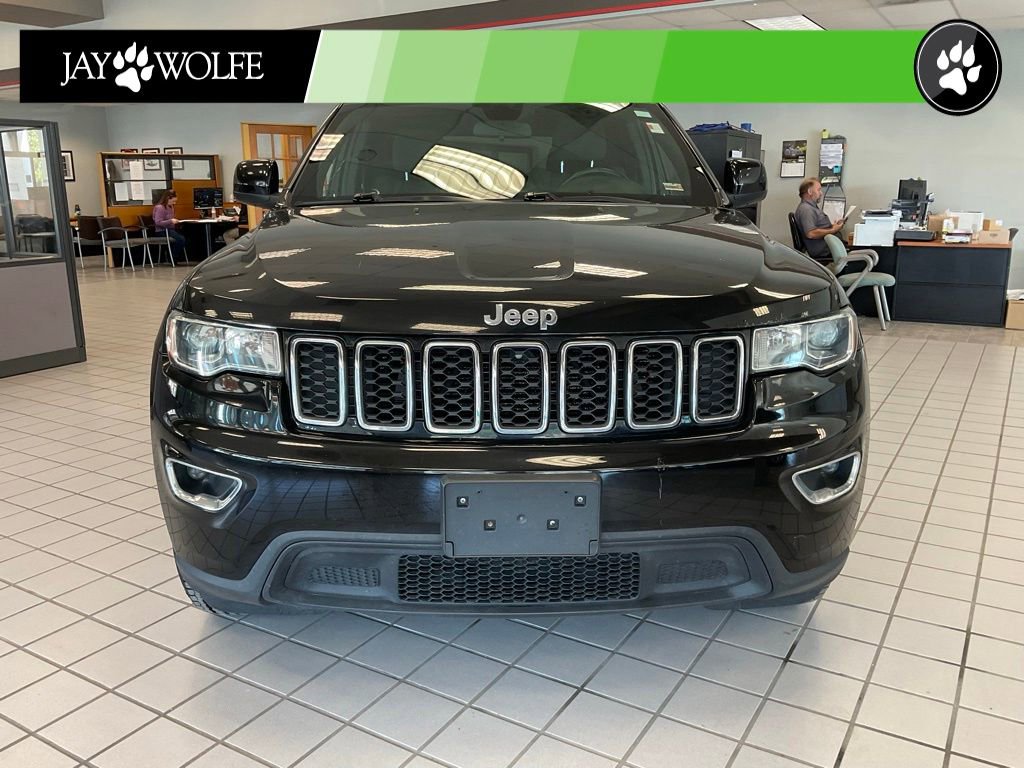 Used 2019 Jeep Grand Cherokee Laredo w/ Security & Convenience Group AWD/4WD image 2