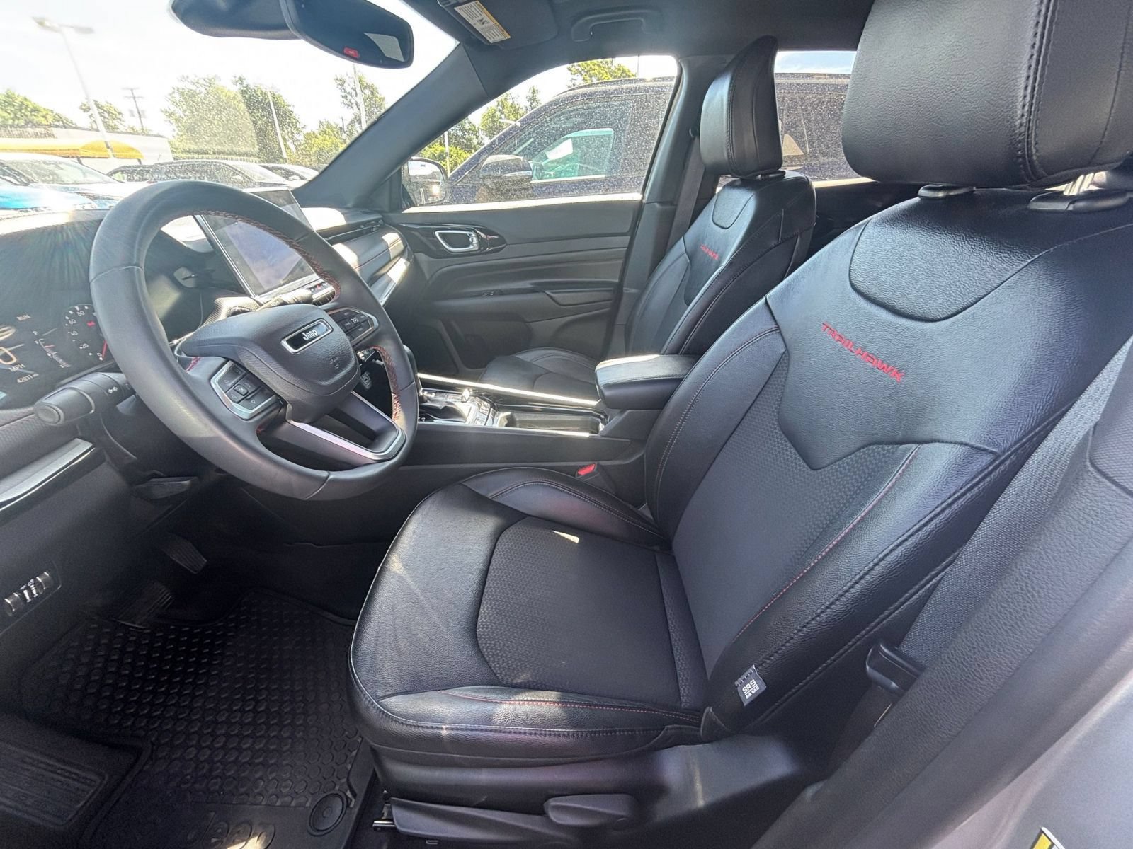 Used 2025 Jeep Compass Trailhawk AWD/4WD image 24