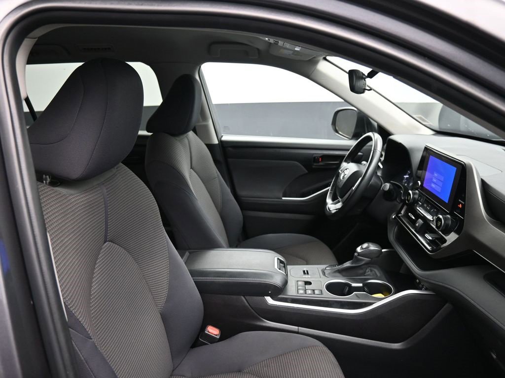 Certified 2023 Toyota Highlander L image 26