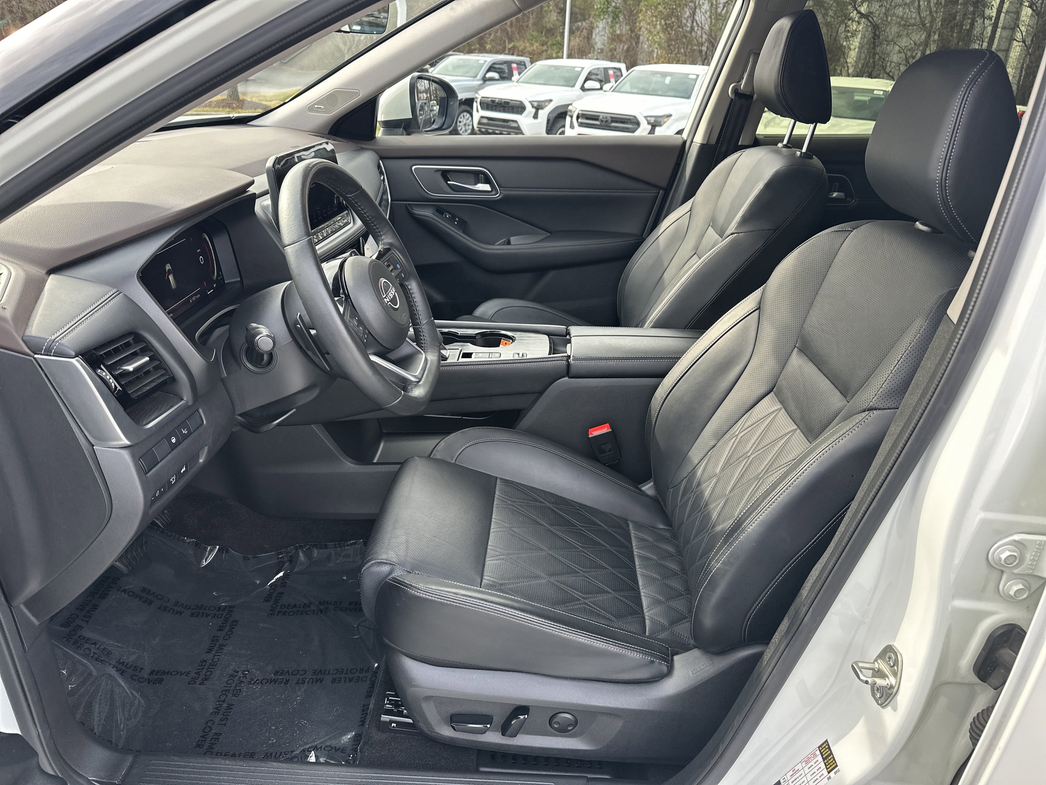 Used 2023 Nissan Rogue Platinum w/ Platinum Premium Package image 16