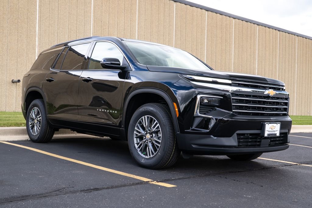 New 2026 Chevrolet Traverse LT image 2