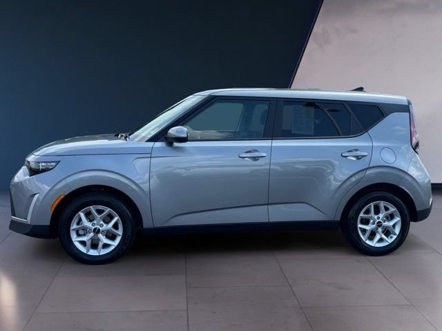 Certified 2025 Kia Soul LX w/ LX Technology Package FWD image 2