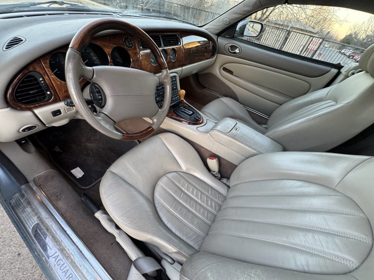 Used 2002 Jaguar XK8 Convertible image 9