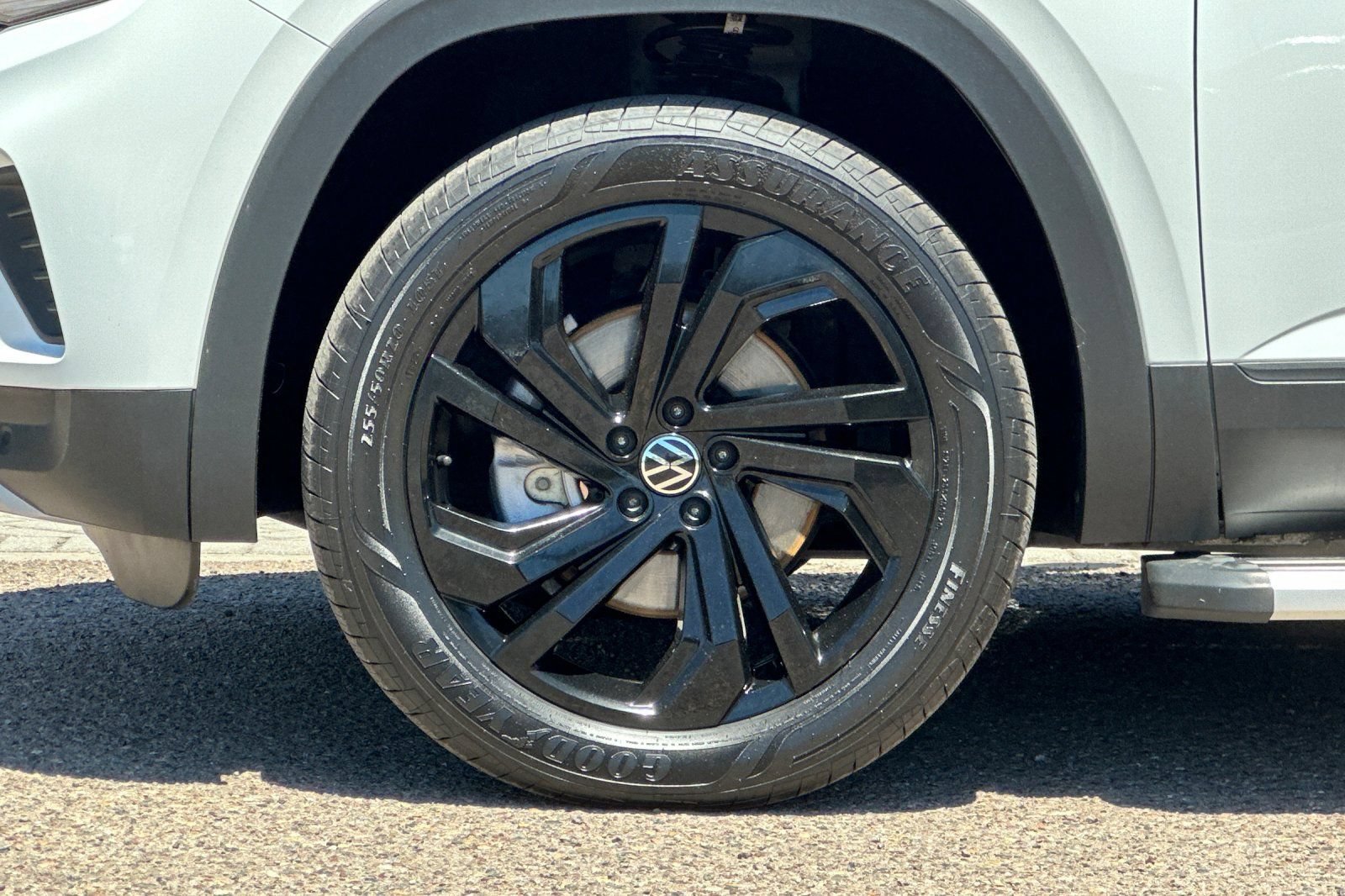 Used 2023 Volkswagen Atlas SE w/ Black Wheel Package FWD image 26