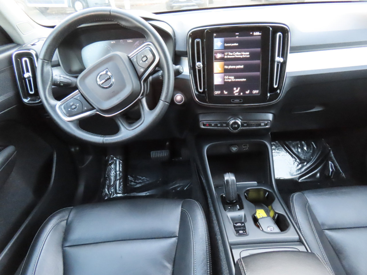 Used 2021 Volvo XC40 T5 Momentum image 13
