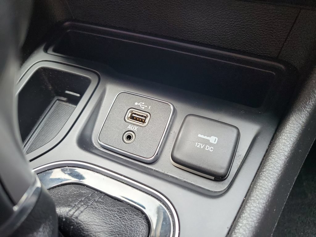 Used 2020 Jeep Cherokee Limited FWD image 21