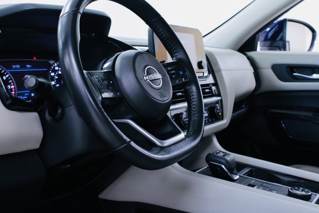 Used 2022 Nissan Pathfinder SV image 5