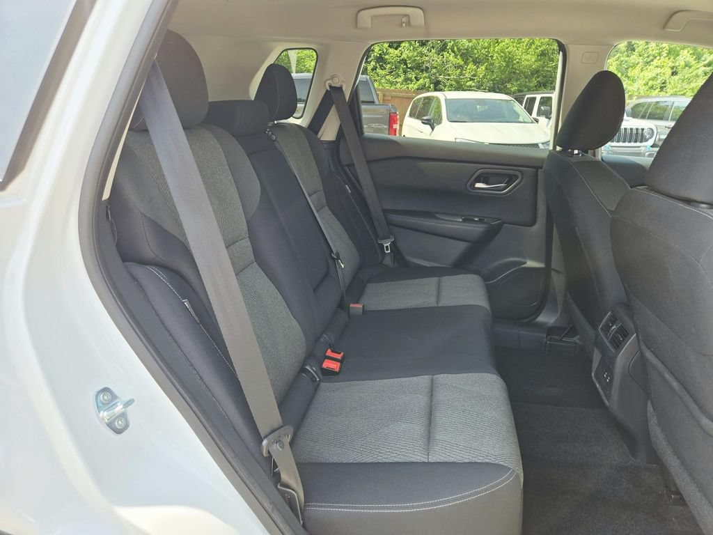 Used 2024 Nissan Rogue SV AWD/4WD image 14