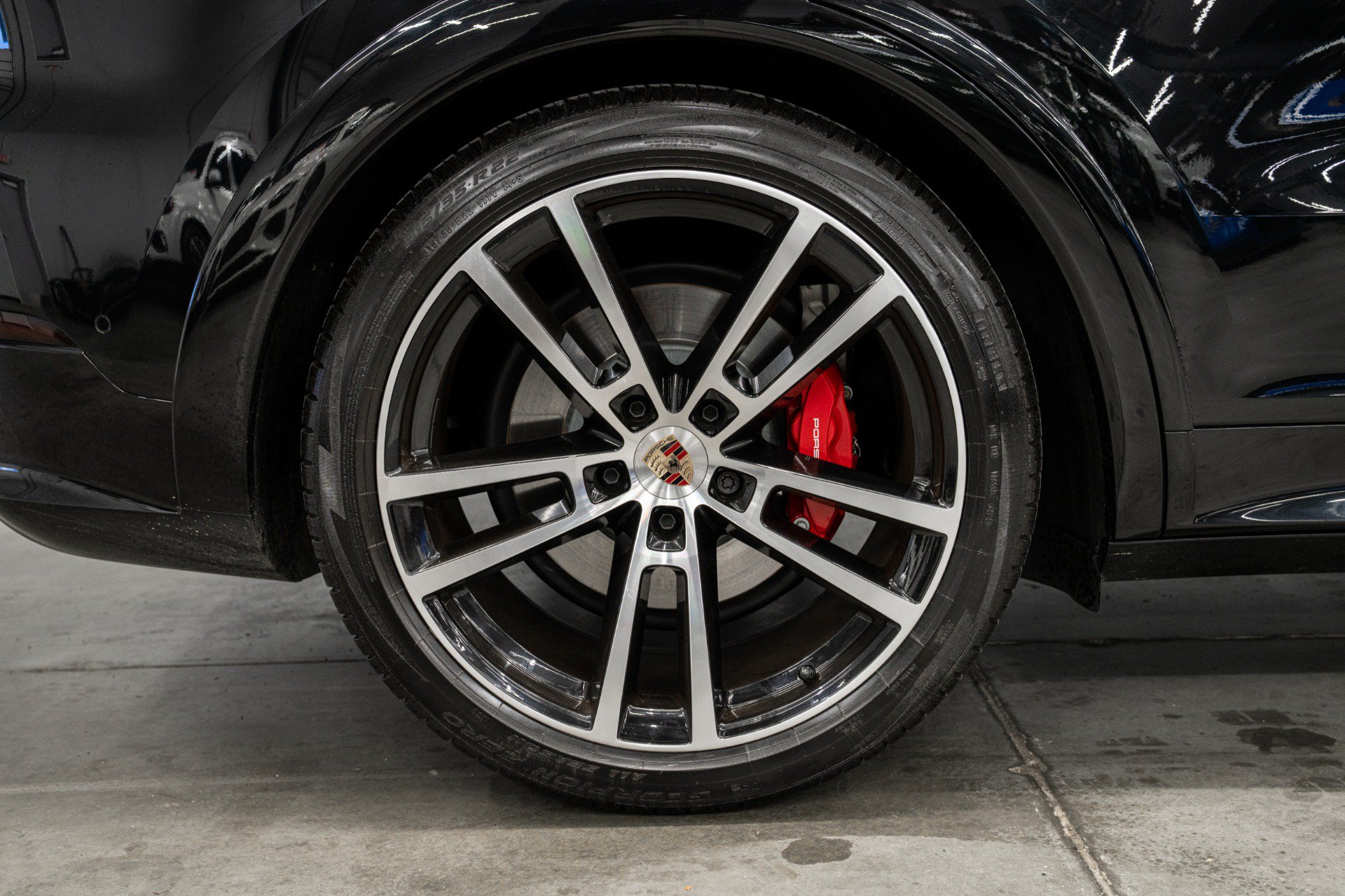 Used 2025 Porsche Cayenne GTS AWD/4WD image 47