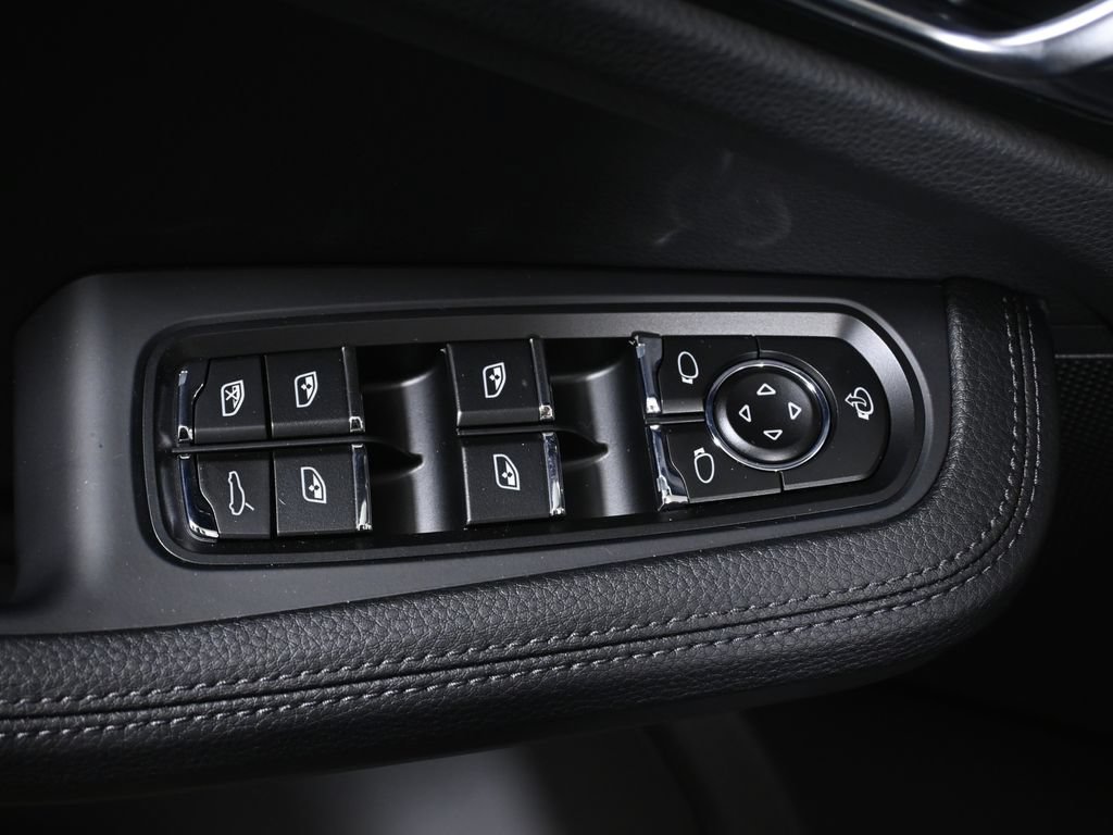 New 2026 Porsche Macan AWD/4WD image 34
