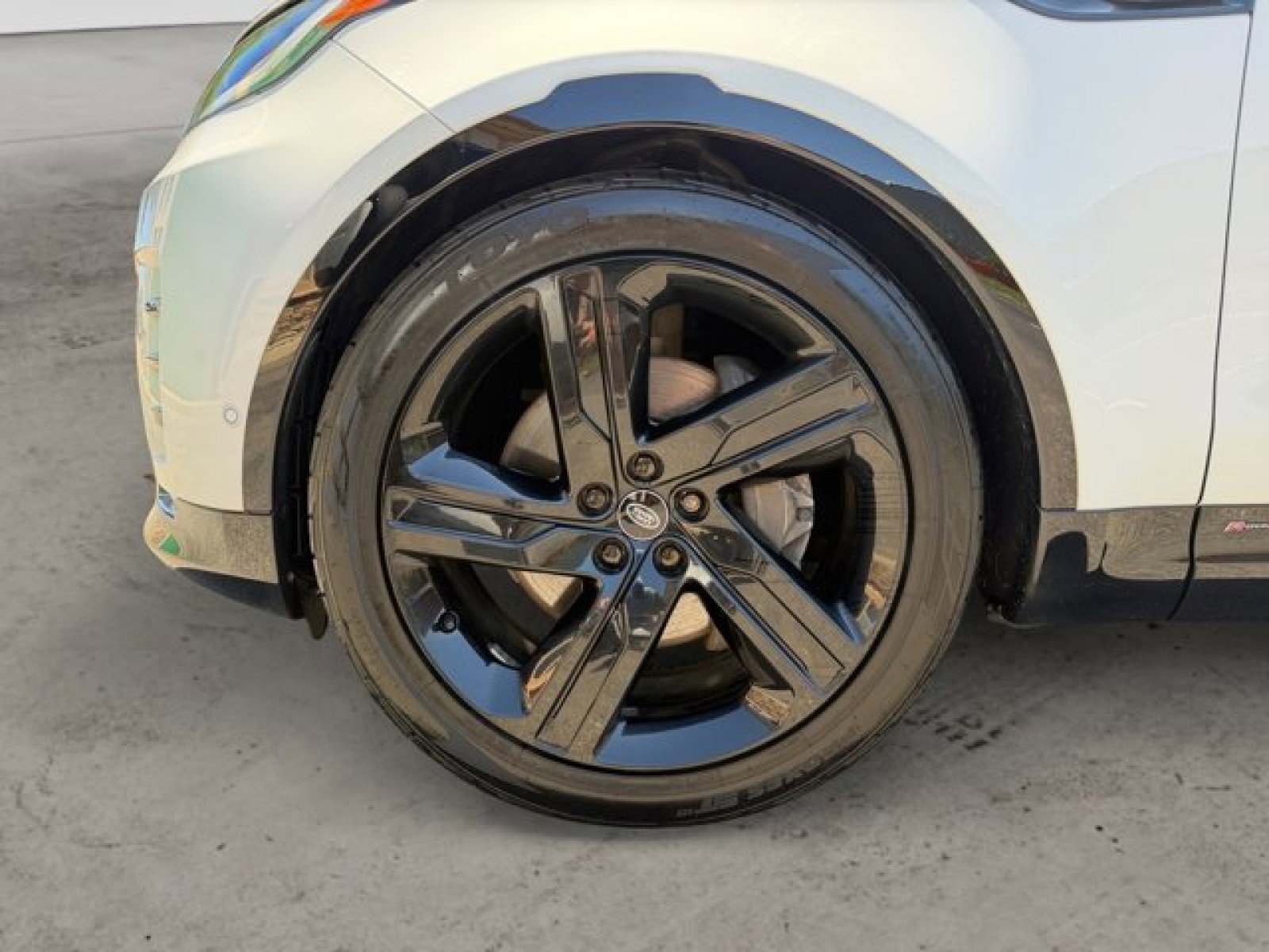 Certified 2022 Land Rover Discovery HSE R-Dynamic AWD/4WD image 9