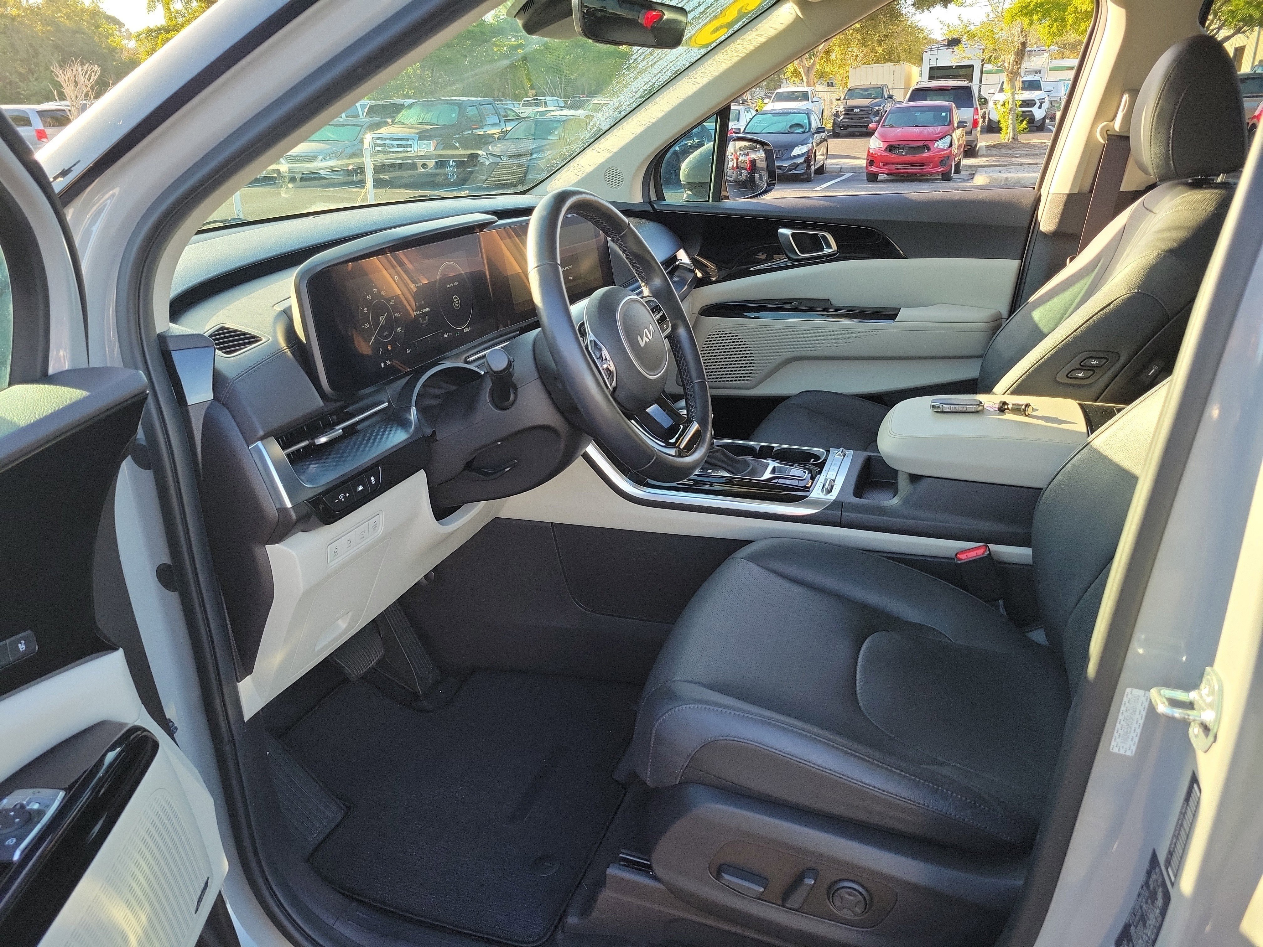 Used 2023 Kia Carnival SX Prestige image 20