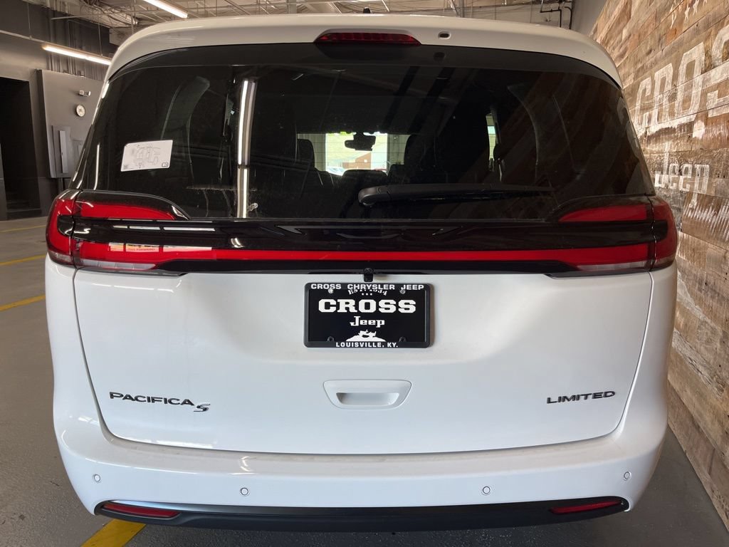 New 2027 Chrysler Pacifica Limited FWD image 21