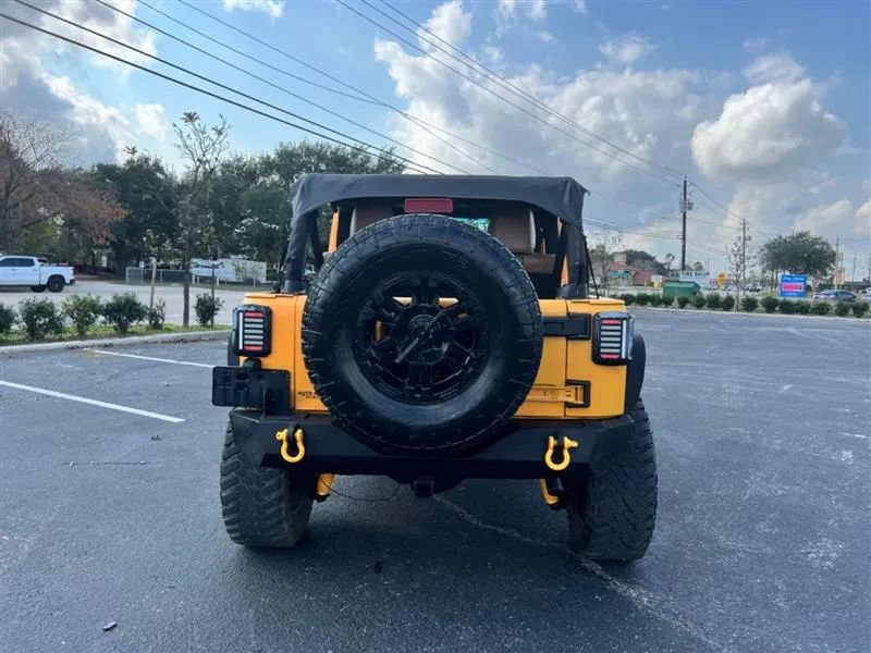 Used 2012 Jeep Wrangler Unlimited Rubicon w/ Connectivity Group AWD/4WD image 7
