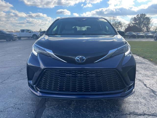 Used 2022 Toyota Sienna XSE image 6