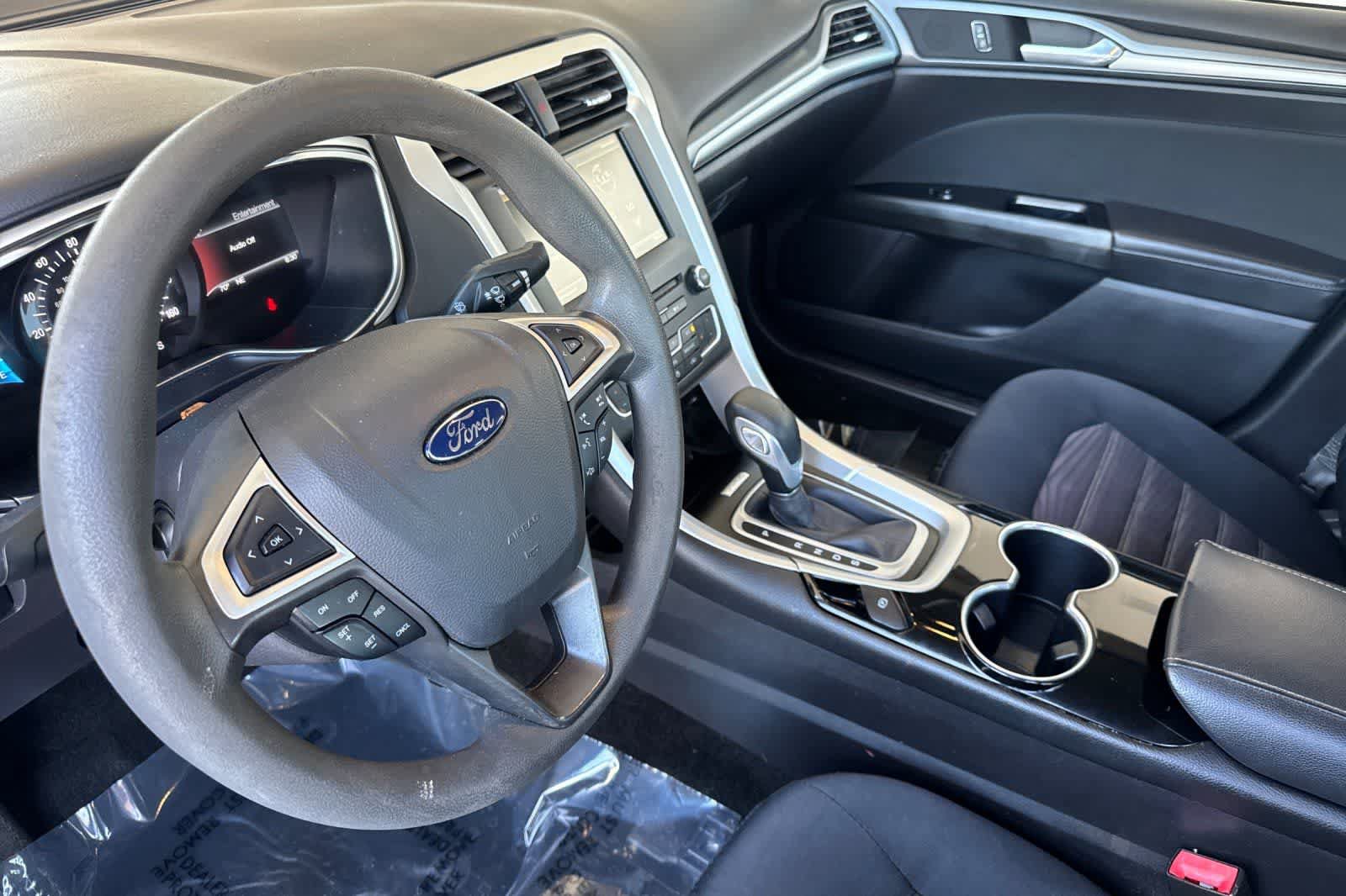 Used 2016 Ford Fusion SE FWD image 11