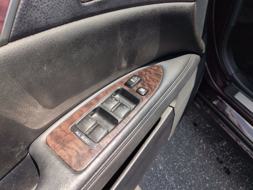 Used 2011 Toyota Avalon Limited FWD image 12
