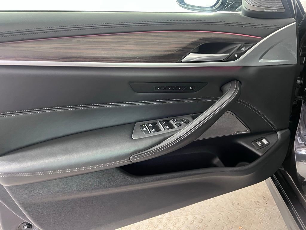 Used 2020 BMW 540i xDrive w/ M Sport Package image 28