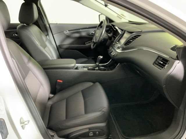 Used 2018 Chevrolet Impala LT FWD image 29