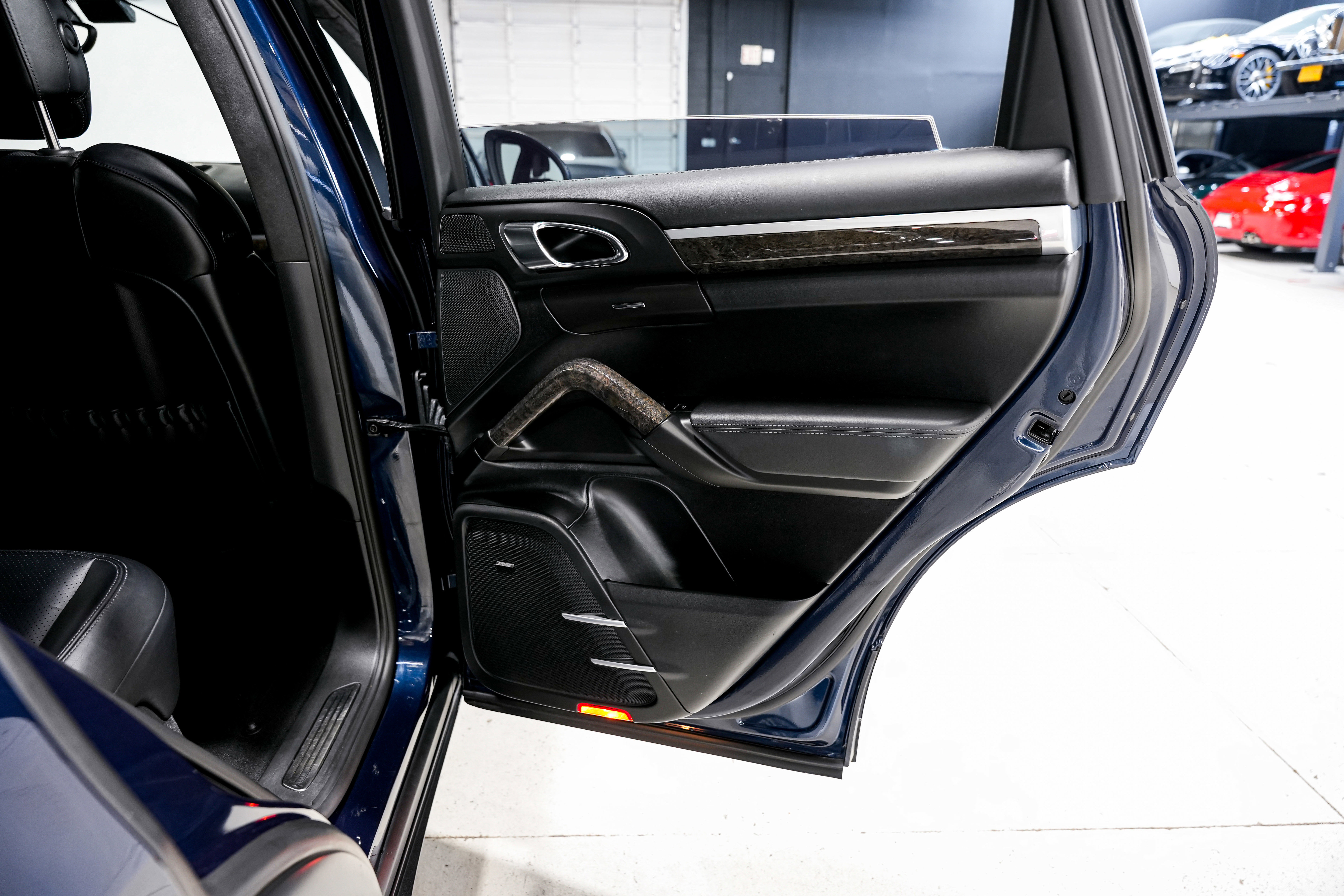 Used 2012 Porsche Cayenne Turbo image 29