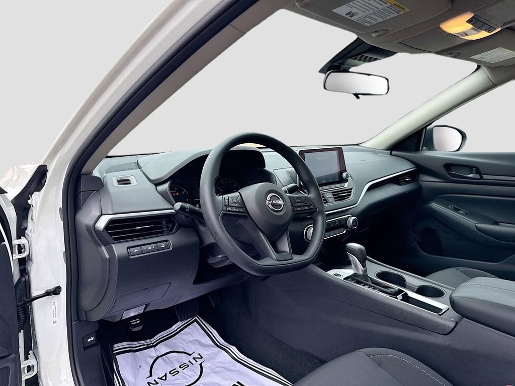 Used 2025 Nissan Altima 2.5 S image 9