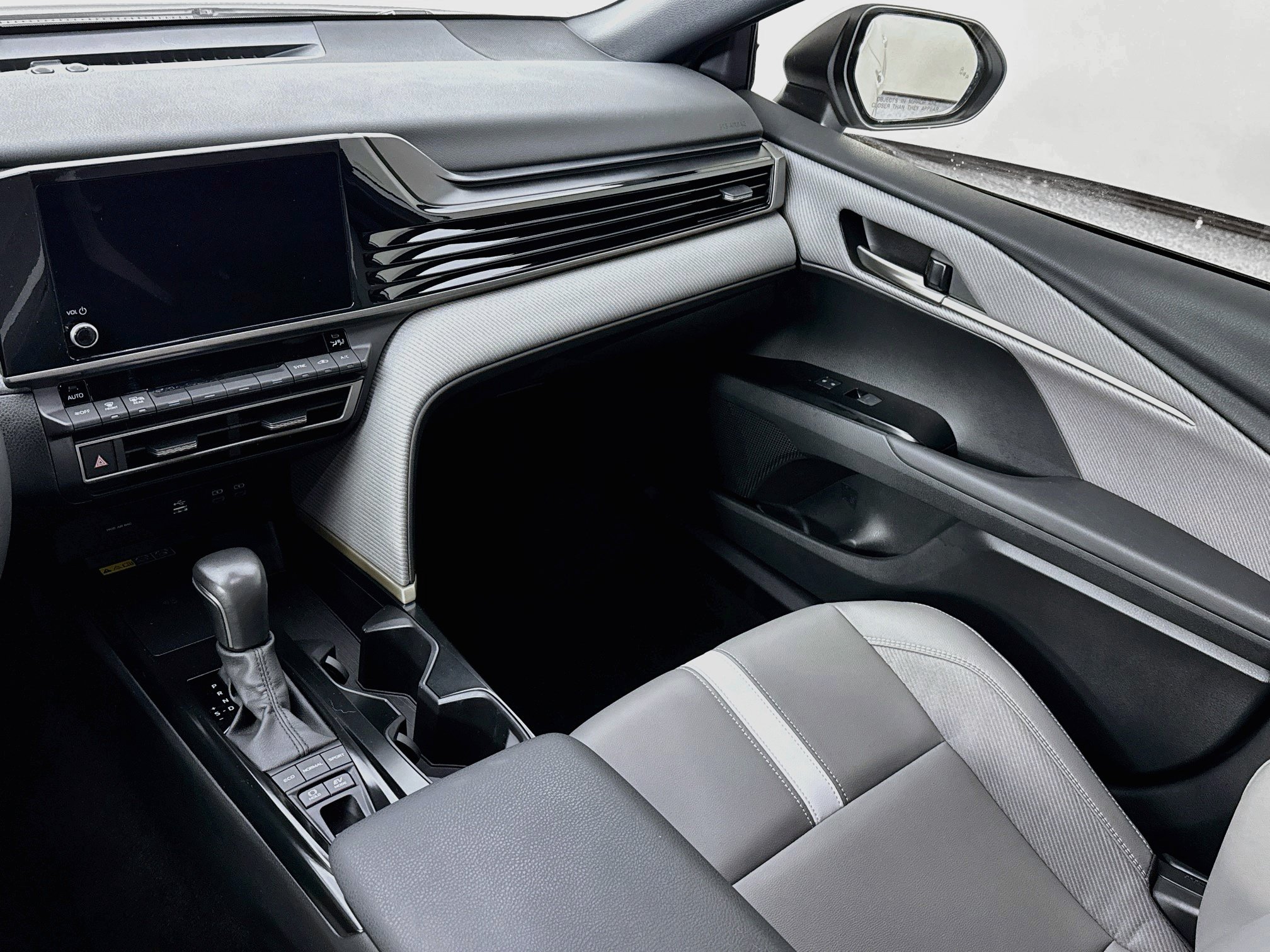 Used 2025 Toyota Camry SE AWD/4WD image 21