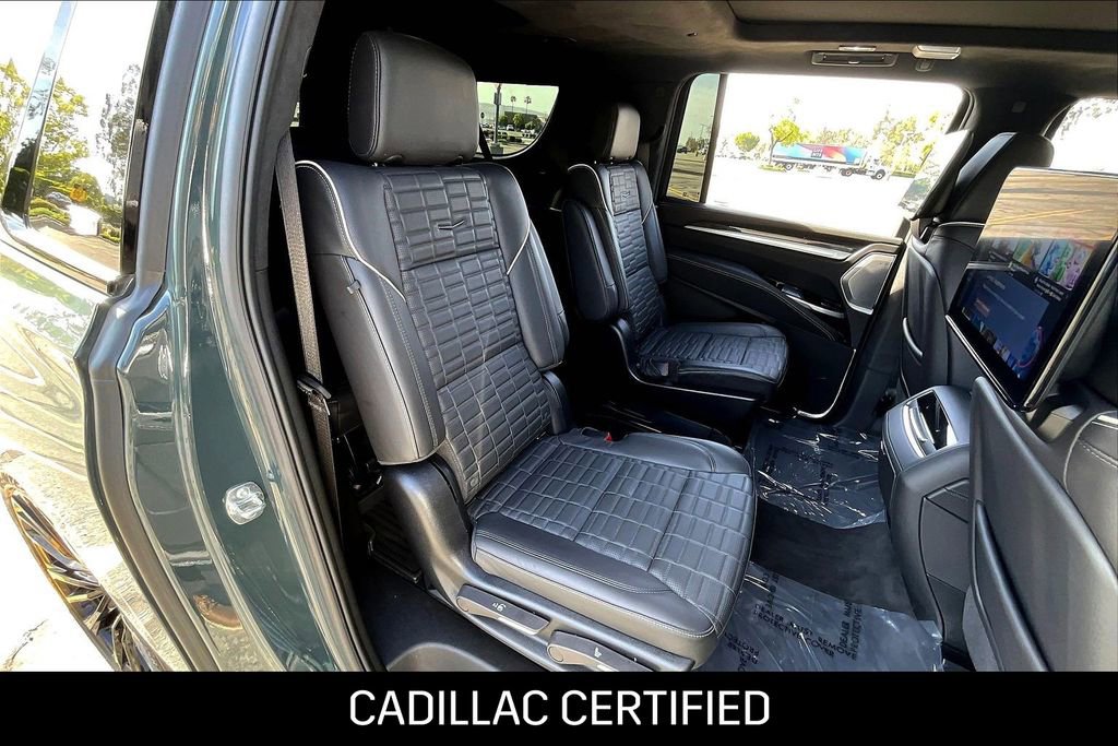 Used 2025 Cadillac Escalade ESV V w/ LPO, ONYX Package image 18