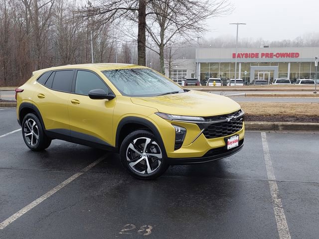 Used 2024 Chevrolet Trax RS image 2