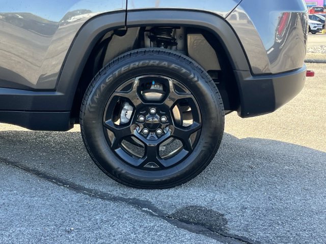 Used 2024 Jeep Compass Trailhawk AWD/4WD image 14