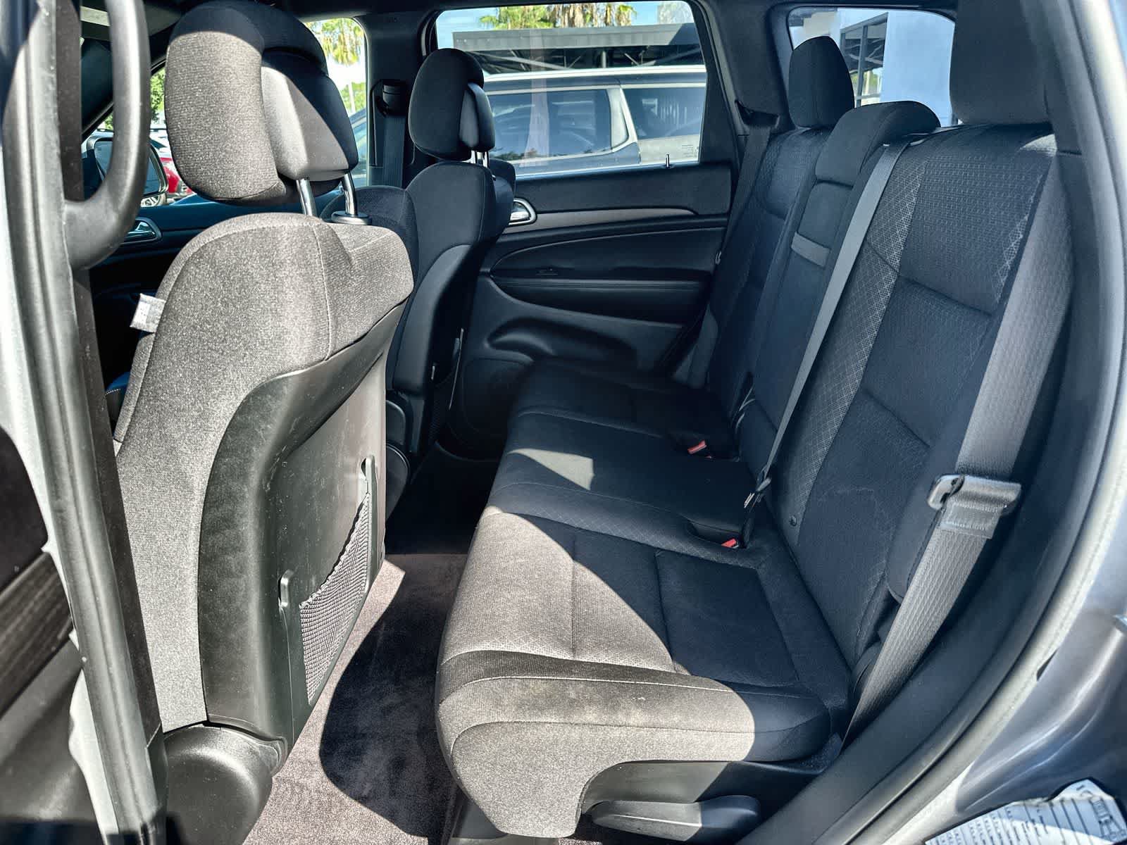 Used 2018 Jeep Grand Cherokee Laredo AWD/4WD image 4