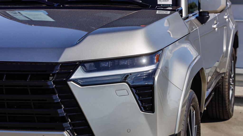 Used 2025 Lexus GX 550 w/ Cold Area Package AWD/4WD image 5