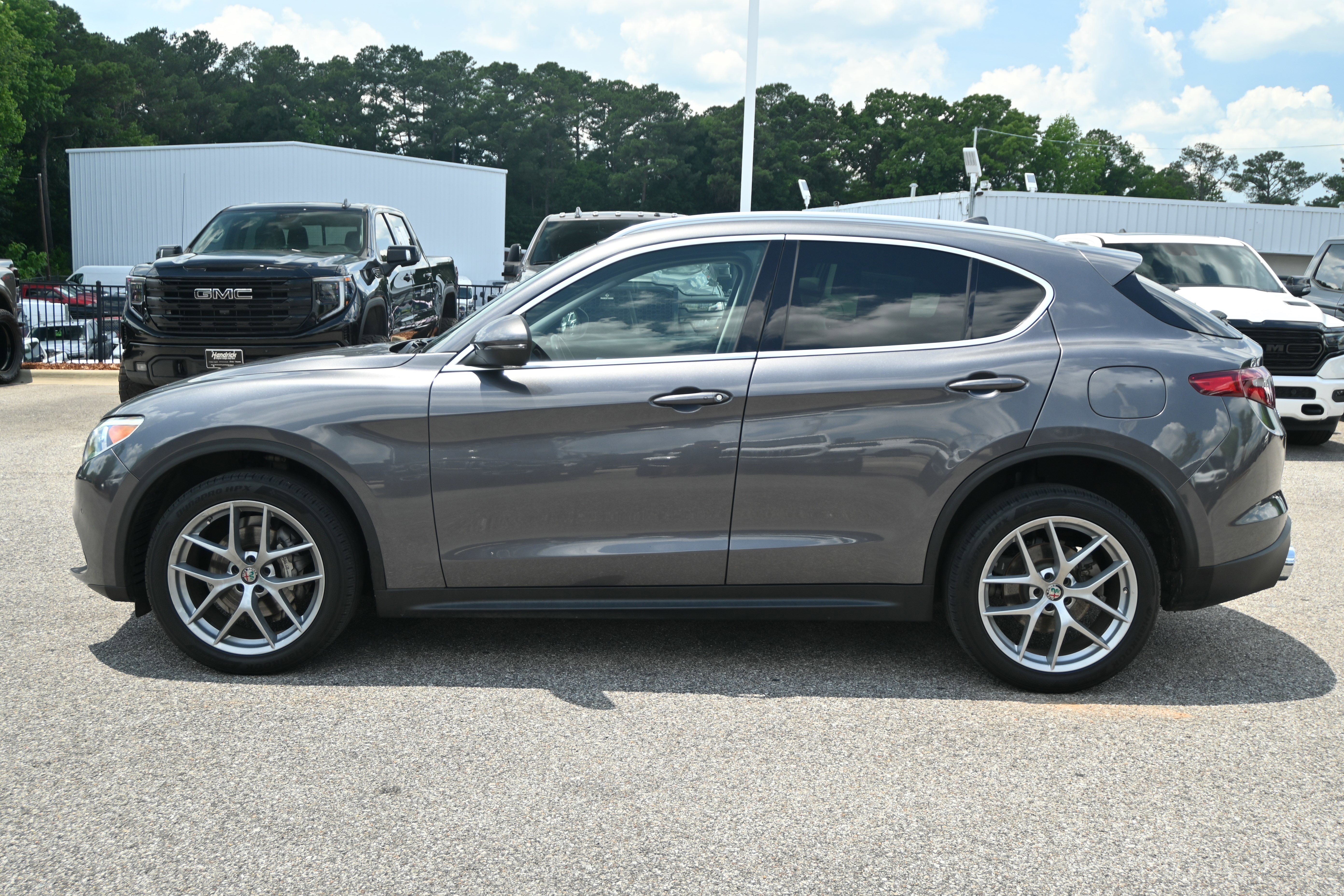 Used 2018 Alfa Romeo Stelvio AWD image 6