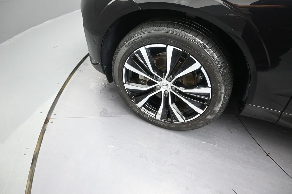 Certified 2024 Volvo XC60 B5 Plus w/ Protection Package Premier AWD/4WD image 13