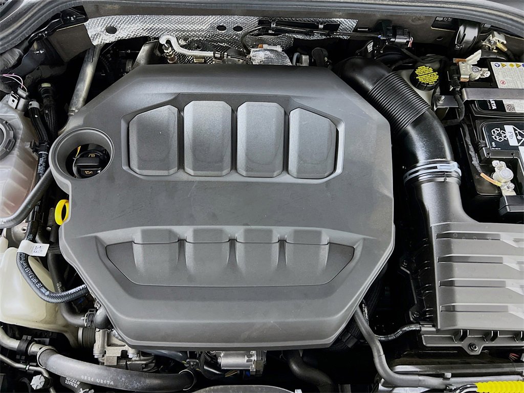 Used 2024 Volkswagen Golf R image 28